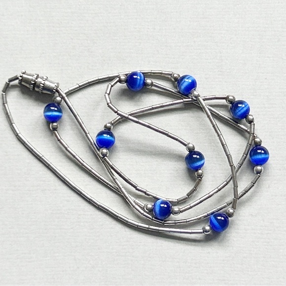 Vintage Liquid Silver Blue Cats Eye Necklace - Picture 3 of 9